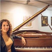 Profesora titulada en piano con experiencia en clases personalizadas de piano, solfeo y teoría de la música